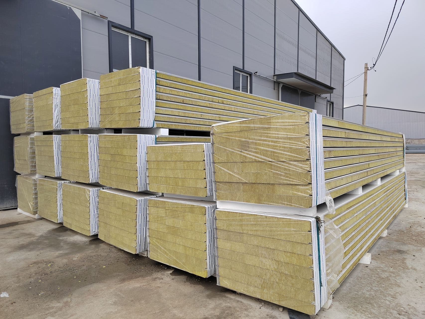 岩棉夹芯保温板