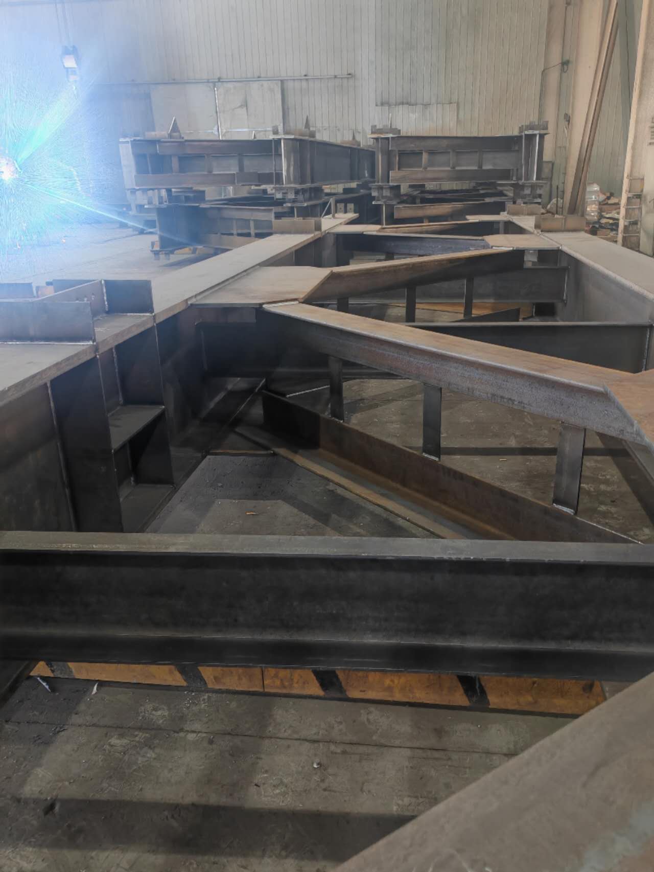 H型钢桁架型构件